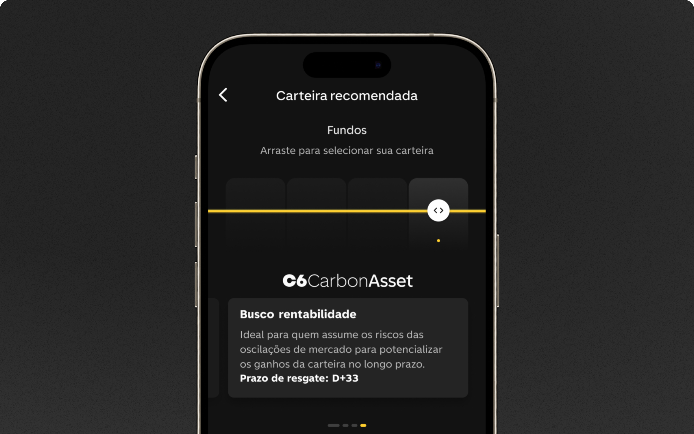 Celular com o app C6 Bank aberto na carteira recomendada, destacando o fundo C6 Carbon Asset.